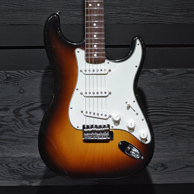 [중고] Fender &#039;62 Reissue Stratocaster Sunburst - Fullerton 1982&#039;