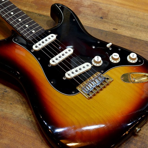 [중고] Fender Japan &#039;62 Stratocaster Gold H 3TS 2004&#039;
