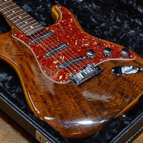 [중고] Fender Custom Shop Artisan Claro Walnut Stratocaster 2014&#039;