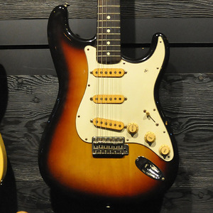 [중고] Fender Japan - Stratocaster 3TS (1984-1987) 