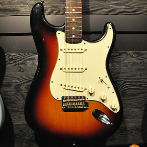 [중고] Fender USA - Vintage ’62 Reissue Stratocaster Sunburst 2008&#039;